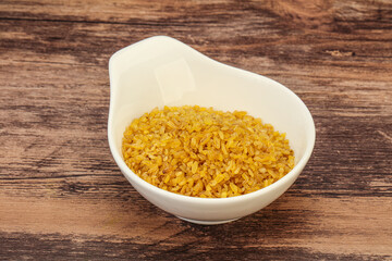 Vegetarian cuisine - dry bulgur for cooking