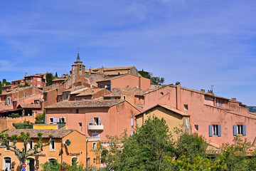 Roussillon et son clocher
