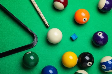 Foto op Plexiglas Flat lay composition with balls and cue on billiard table © New Africa