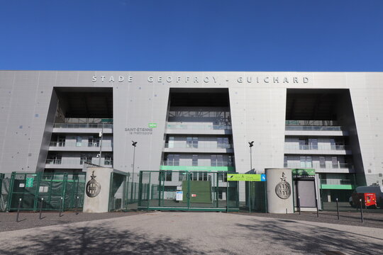 Le stade de l'ASSE,  stade de l'&eacute;quipe de football de Saint Etienne, surnomme "Le chaudron", vu de l'ext&eacute;rieur, ville de Saint Etienne, d&eacute;partement de la Loire, France