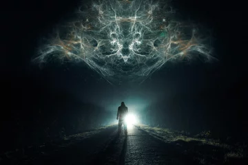 Gordijnen Een man die naar een gloeiend UFO-alien kijkt dat in de lucht zweeft. Op een spookachtige landweg op een winternacht. © Dave