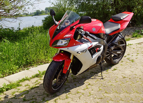 Yamaha YZF-R1	