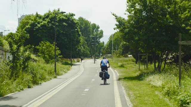 v&eacute;lo, piste cyclable, bicyclette, deux roue, skate, &eacute;t&eacute;, grenoble, nature, fleure, beau temps, ligne jaune, dessin v&eacute;lo, route, asphalte, autoroute, ligne, rue, voie, voyage, ciel, gazon, vert, paysag