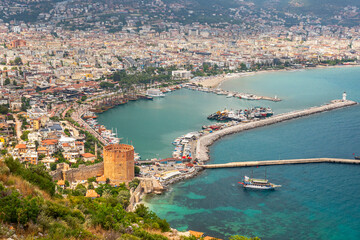 Obraz premium The scenic view of Red Tower and Alanya Marina from Alanya Castle.
