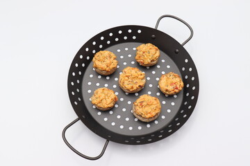 Gefüllte Champignons. Stuffed mushrooms.