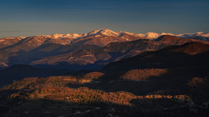 Obraz na płótnie Canvas Sunrise in the Bellmunt viewpoint. Views of the Pyrenees and the Puigmal summit (Osona, Barcelona province, Catalonia, Spain, Pyrenees)