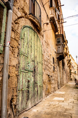 Fototapeta na wymiar Malta, street and traditional buildings in Valletta