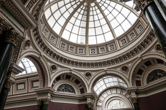 dome of national gallery  - Powered by Adobe