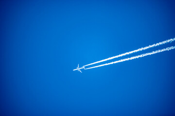 WHITE TRAIL BEHIND AIRPLANE