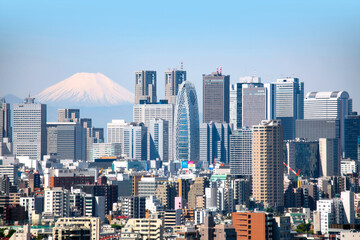 東京　新宿の高層ビル群と富士山