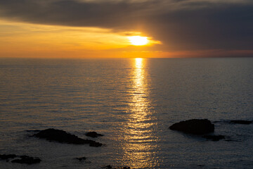 Fototapeta na wymiar 美しい夕暮れの海とオレンジ色の空 