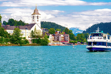 Sankt Wolfgang am Wolfgangsee mit Schiff im Salzkammergut, Österreich