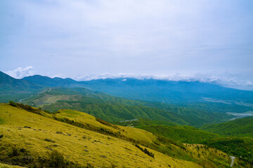 Fototapeta na wymiar 車山　山頂からの眺望　霧ヶ峰　5月