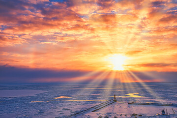 オホーツク海の流氷から昇る朝日 © san724