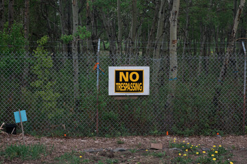 no trespassing sign