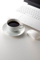 ノートパソコンと珈琲