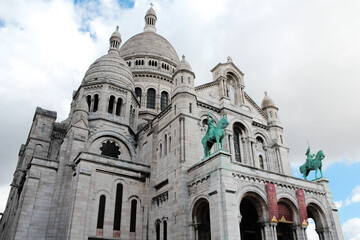 La basílica de sagrado corazón en Paris, Francia.
