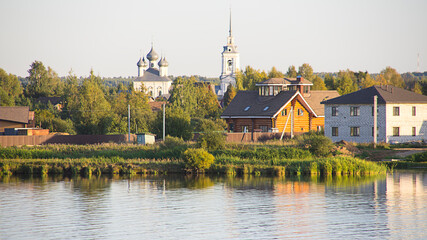 Fototapeta na wymiar Small town on the banks of the Volga river