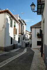 Fototapeta premium white houses street, granada, andalusia