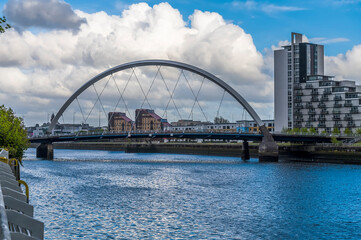 Naklejka premium A view towards the Clyde Arc bridge in Glasgow on a summers evening