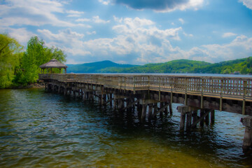 Fototapeta na wymiar Nice dock that juts out onto the lake