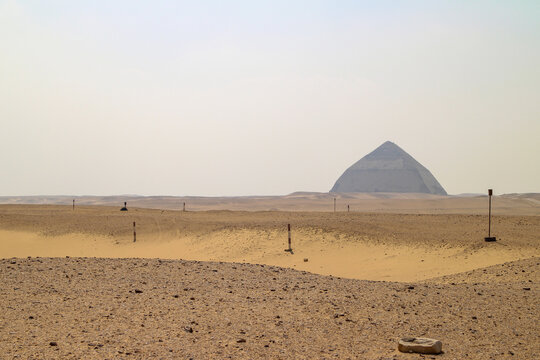 エジプト・ダハシュールにある屈折ピラミッド