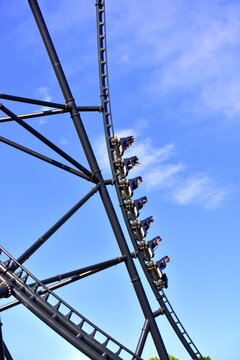 rollercoaster, energylandia, rodzinny park rozrywki w Zatorze