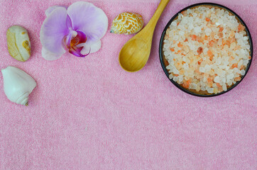 Obraz na płótnie Canvas pink Himalayan salt and orchid flower, sea shells, the concept of beauty, spa and health, self-care and skin care at home