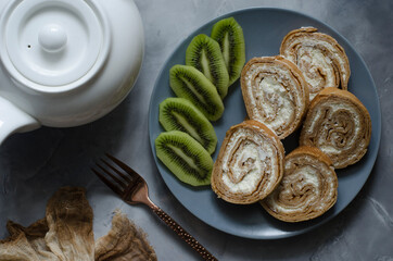 Sweet roll with cream cheese and nuts