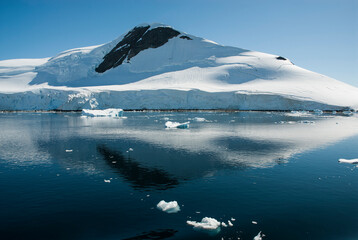 Snowy mountains in Paraiso Bay, Antarctic Peninsula, Antartica.
