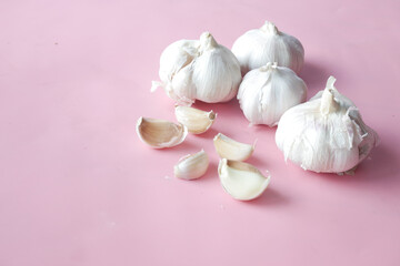 close up pf garlic on pink background,