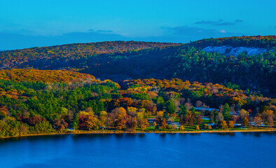 Naklejka premium Autumn colors at Devils Lake State Park ,View from the Tumbled Rocks Trail in Wisconsin, Midwest USA. 