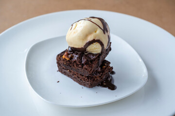 Chocolate brownies with vanilla ice cream