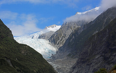 Fototapeta na wymiar Cliffs around Franz Josef Glacier - New Zealand