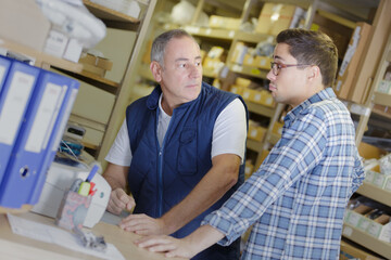 Obraz premium men in working in a stockroom