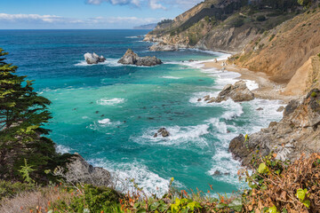 Fototapeta premium A Scenic Cove of Aqua Colored Water on The Big Sur Coastal Highway 1, California