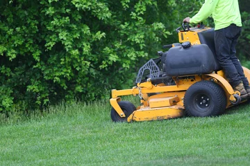 Fototapeten manual worker mowing the lawn © nd700