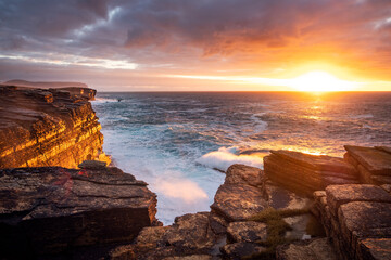 Sunset and cliffs at Yesnaby, Orkney - obrazy, fototapety, plakaty