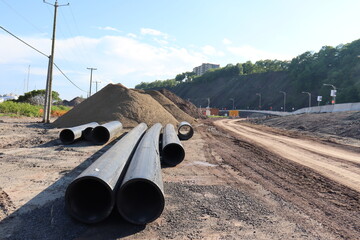 Tuyaux d'égout. Chantier de construction. Pipeline.