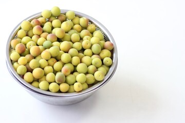 ボウルに入った小梅
