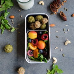 Healthy homemade snacks and desserts / Bliss Balls Snack Box / Delicious and full of fibre,...