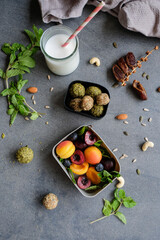 Healthy homemade snacks and desserts / Bliss Balls Snack Box / Delicious and full of fibre,...