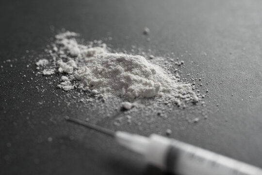 薬と注射器のイメージ