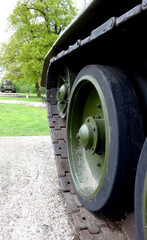 Tank track and wheels SU-100