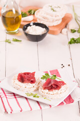 Rice cakes with milk flakes and cold beef.