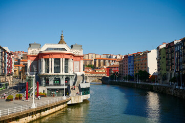 Fototapeta na wymiar Nervion River and La Rivera Market, Bilbao