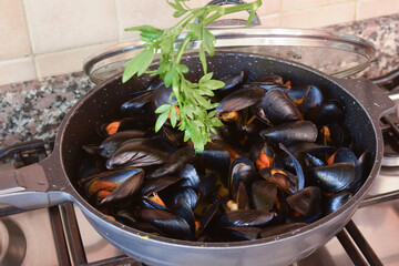 peppered mussels just cooked