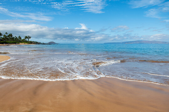 Landscape tranquil beach. Hawaii background, tropical Hawaiian paradise.