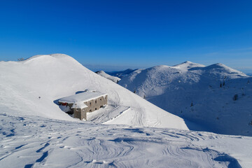 Fototapeta na wymiar Old military barracks on Soriska planina in winter