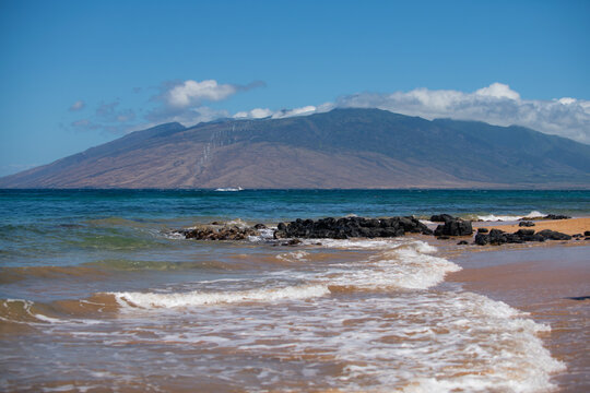 Hawaii beach, hawaiian ocean, aloha maui island. Tropical beach panorama.